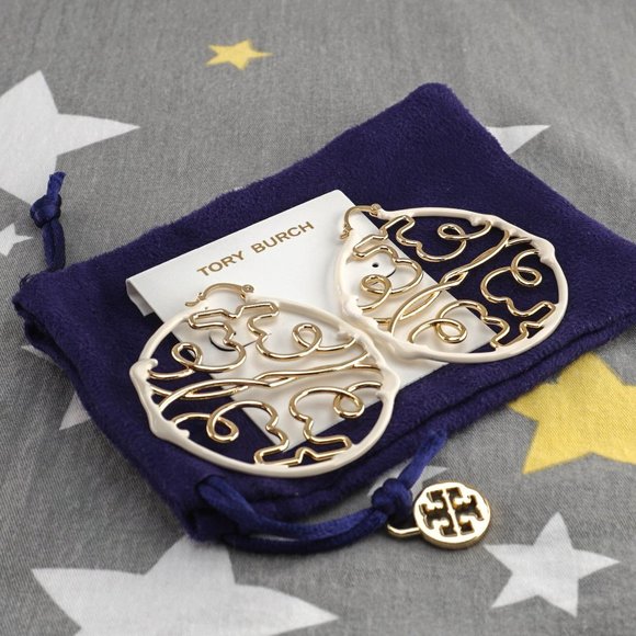 CLEARANCE: Tory Burch Twisted Miller Hoop Earrings in Tory Gold / French Cream - Picture 4 of 4